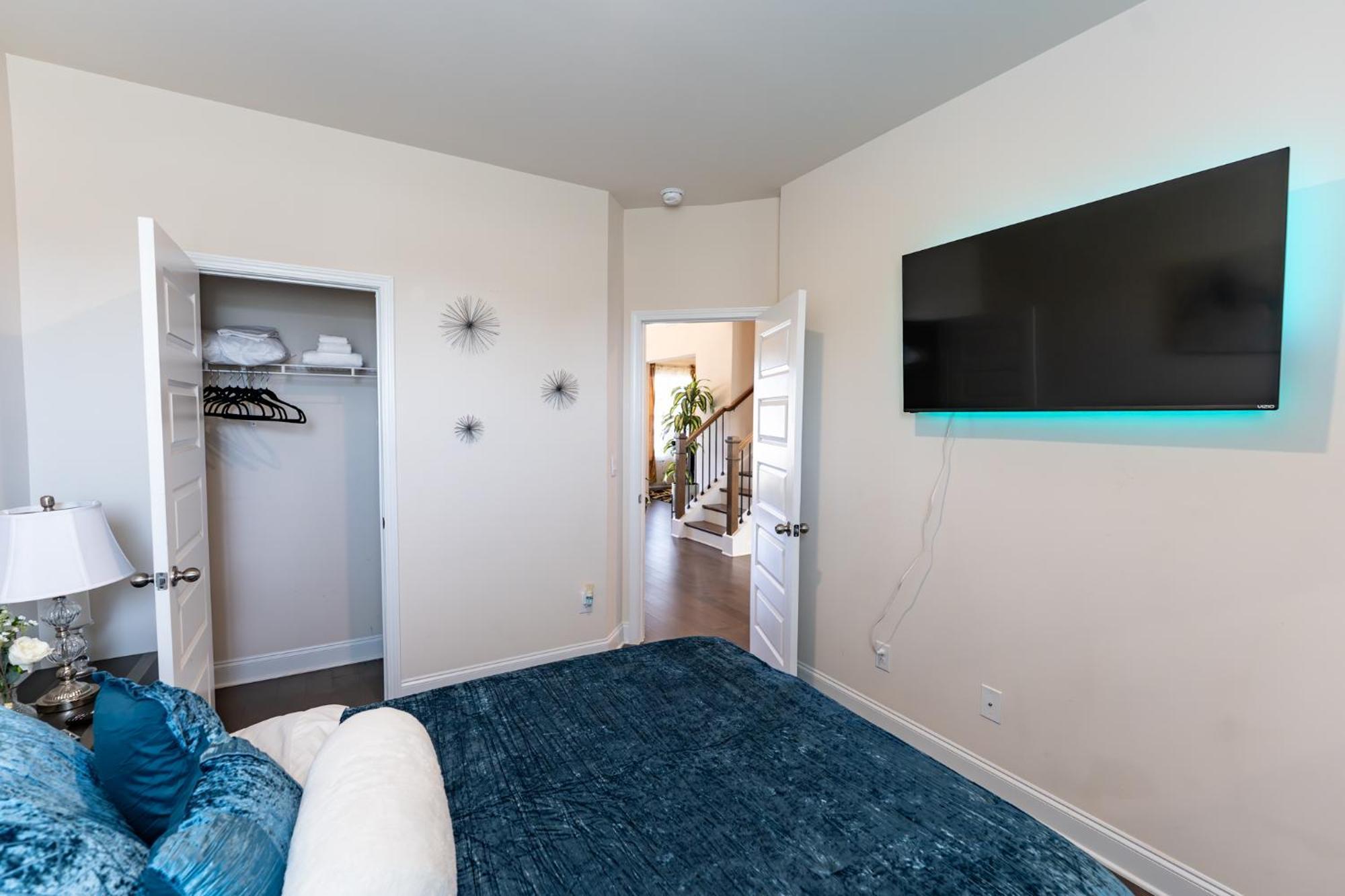 Luxury Bedroom With Private Bath Hampton Exterior photo